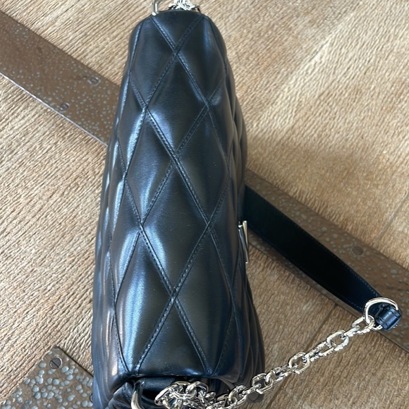 Louis Vuitton black leather quilted turnlock crossbody shoulder bag - Picture 5 of 15